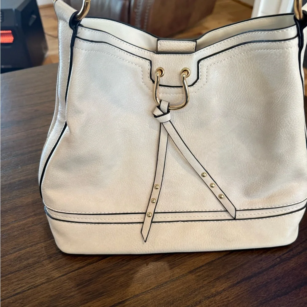 I Light colored faux leather hobo bag with gold-tone hardware like new condition